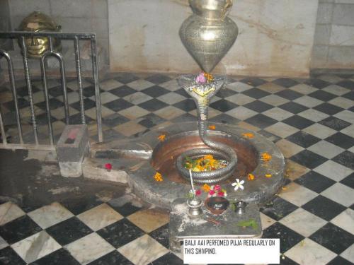 Ganadevi-Shivmandir-near-Vengania-River-inside-2